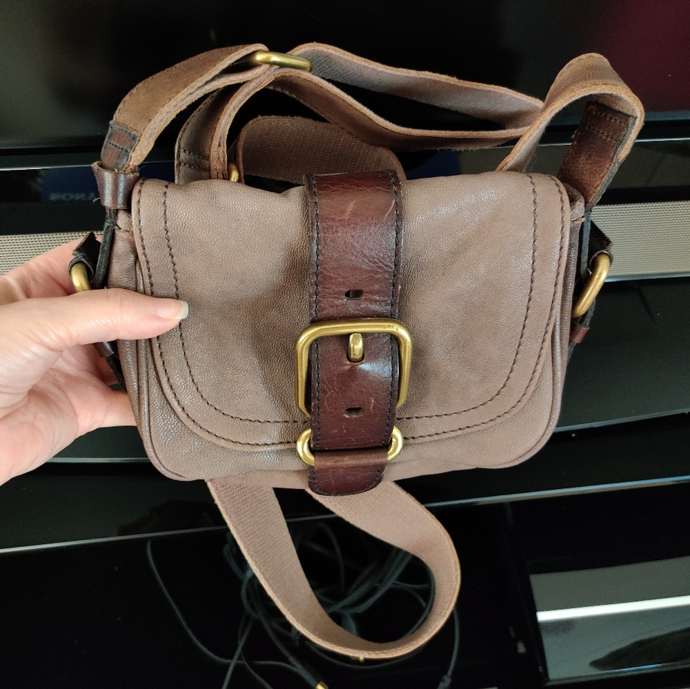 👜 Fossil Leather Crossbody